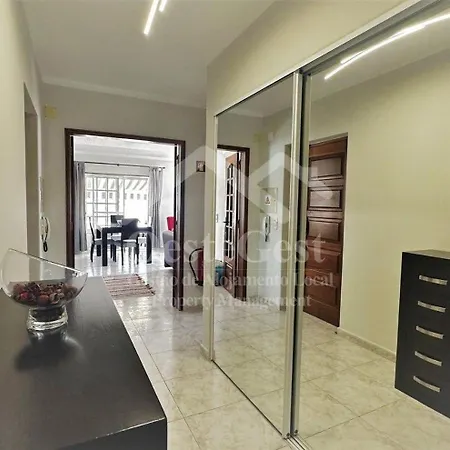 Weisser Balkone Apartment